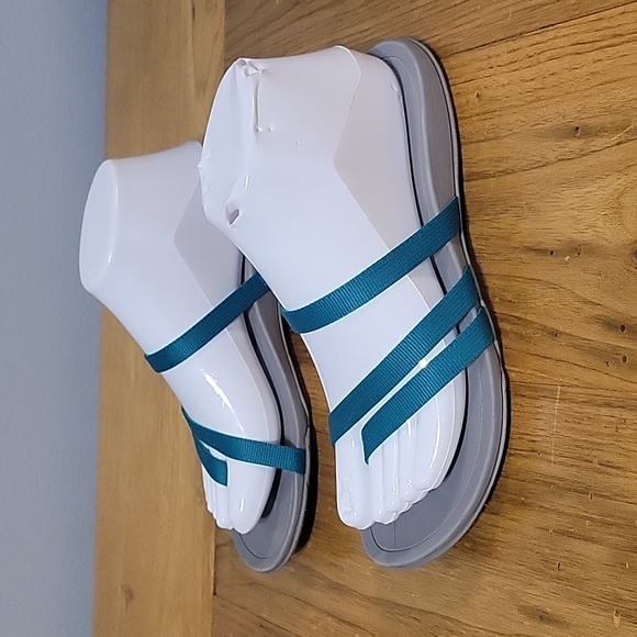 Chaco size 6 retired style teal and gray flip flop sandals - Picture 3 of 7